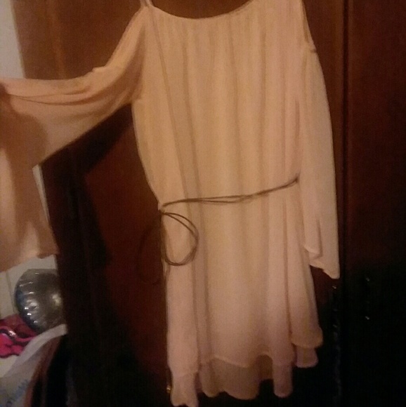 Beautiful dress - Picture 2 of 3